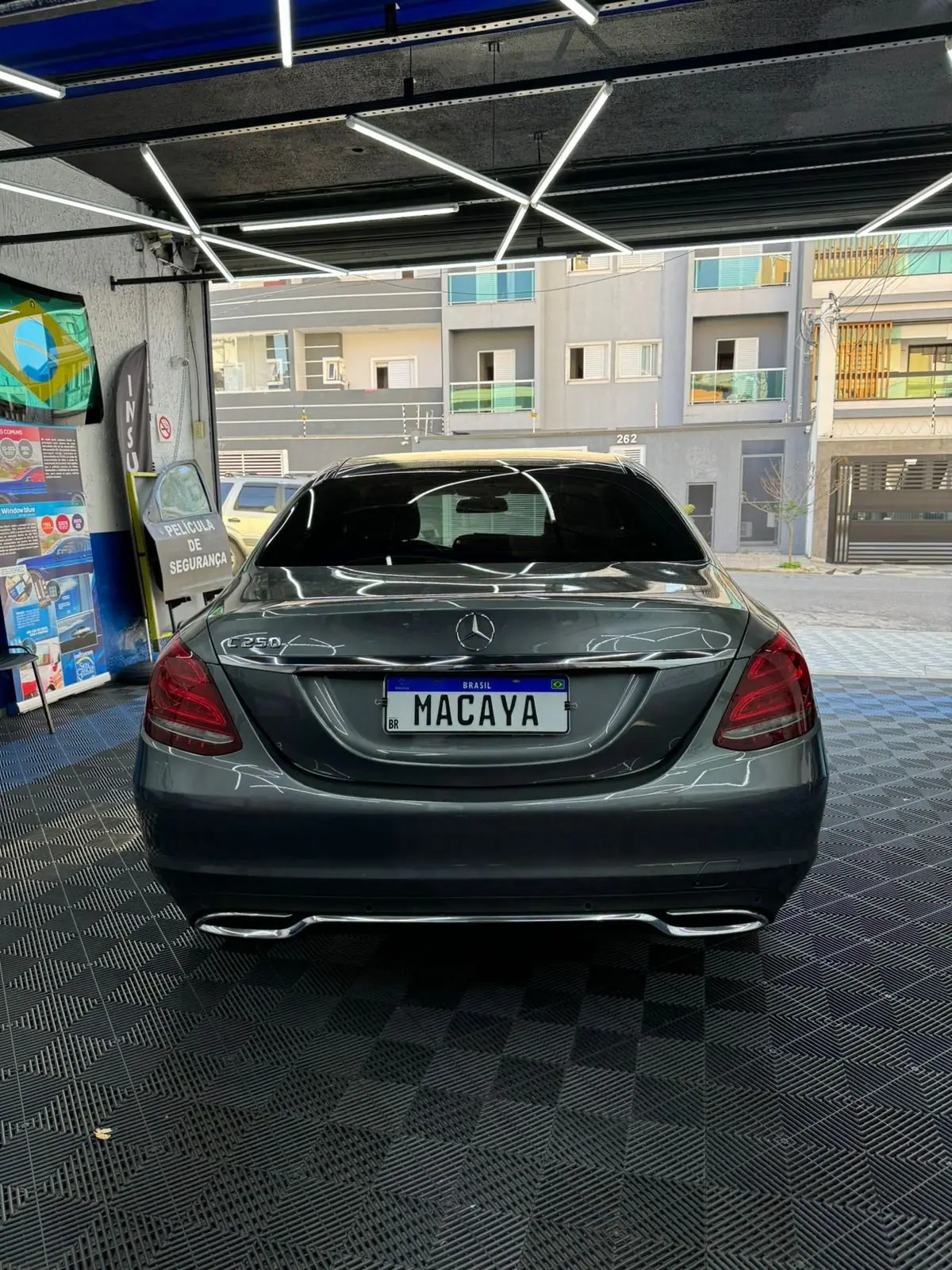 Mercedes com película nano carbono aplicada na Macaya Film